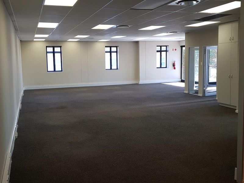 Neat Offices in Westlake Business Park - Photo 3