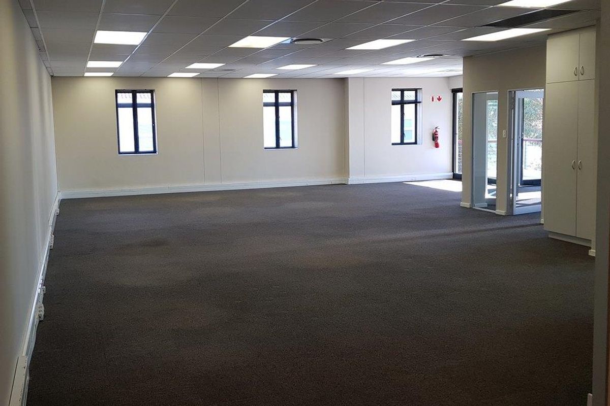 Neat Offices in Westlake Business Park - Photo 3