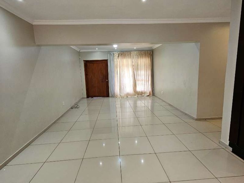 3 bedroom house in the heart of clarina - Photo 4