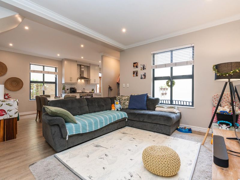 DUPLEX TOWNHOUSE ROYAL ASCOT - Photo 2