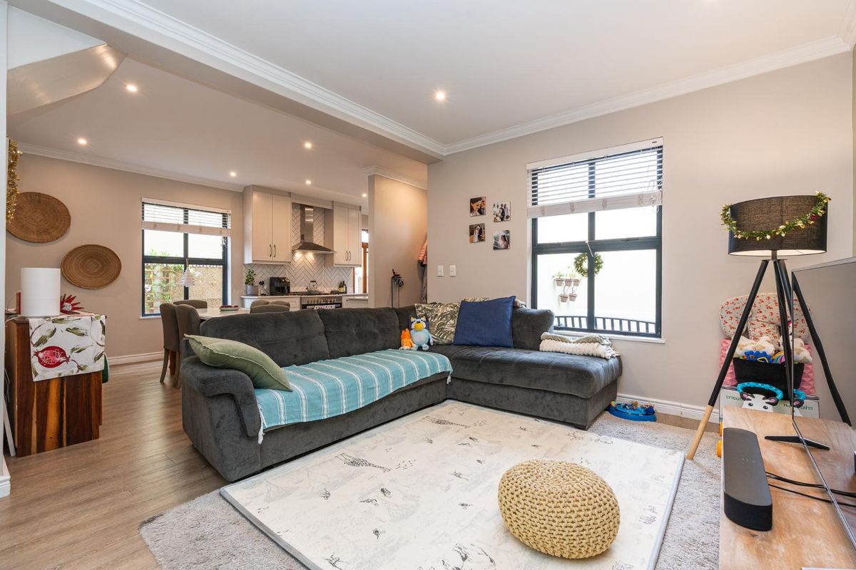 DUPLEX TOWNHOUSE ROYAL ASCOT - Photo 2