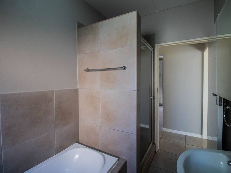 2 Bedroom Ground Floor Apartment for Sale - Photo 7