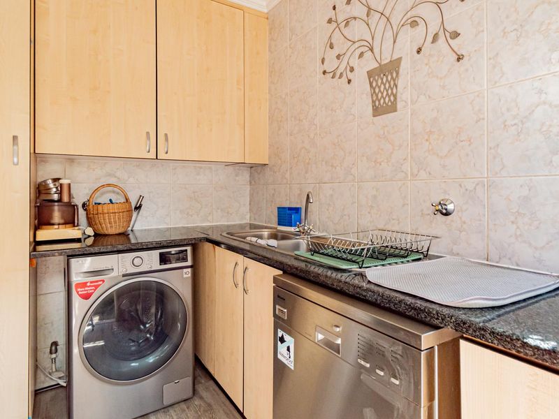 Lovely Spacious Simplex Cluster - Photo 10