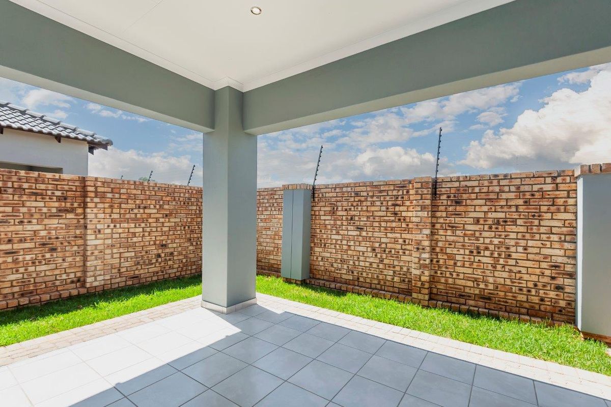 Facebrick simplex cluster only 4 in complex, Brand New so no Transfer Duties. - Photo 5