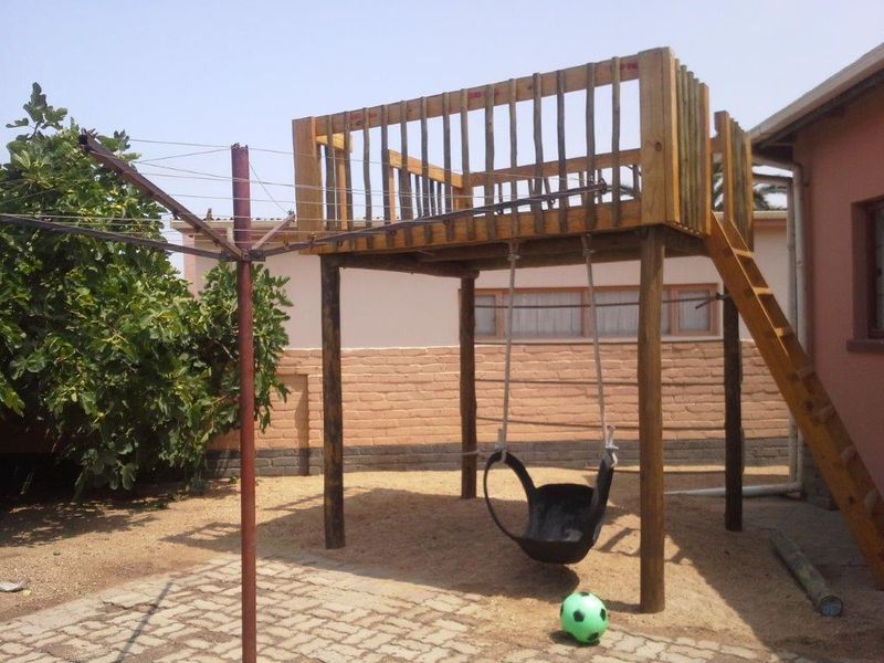 Hentiesbay - 8 bedroom House for Sale - Photo 3