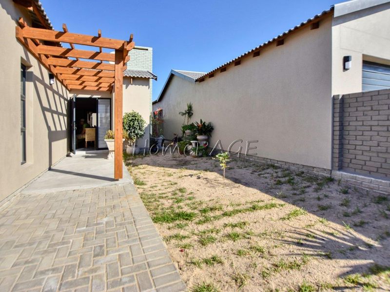 Ext 15, Swakopmund:  3 Bedr Townhouse in popular Dunescape is for Sale - Photo 2