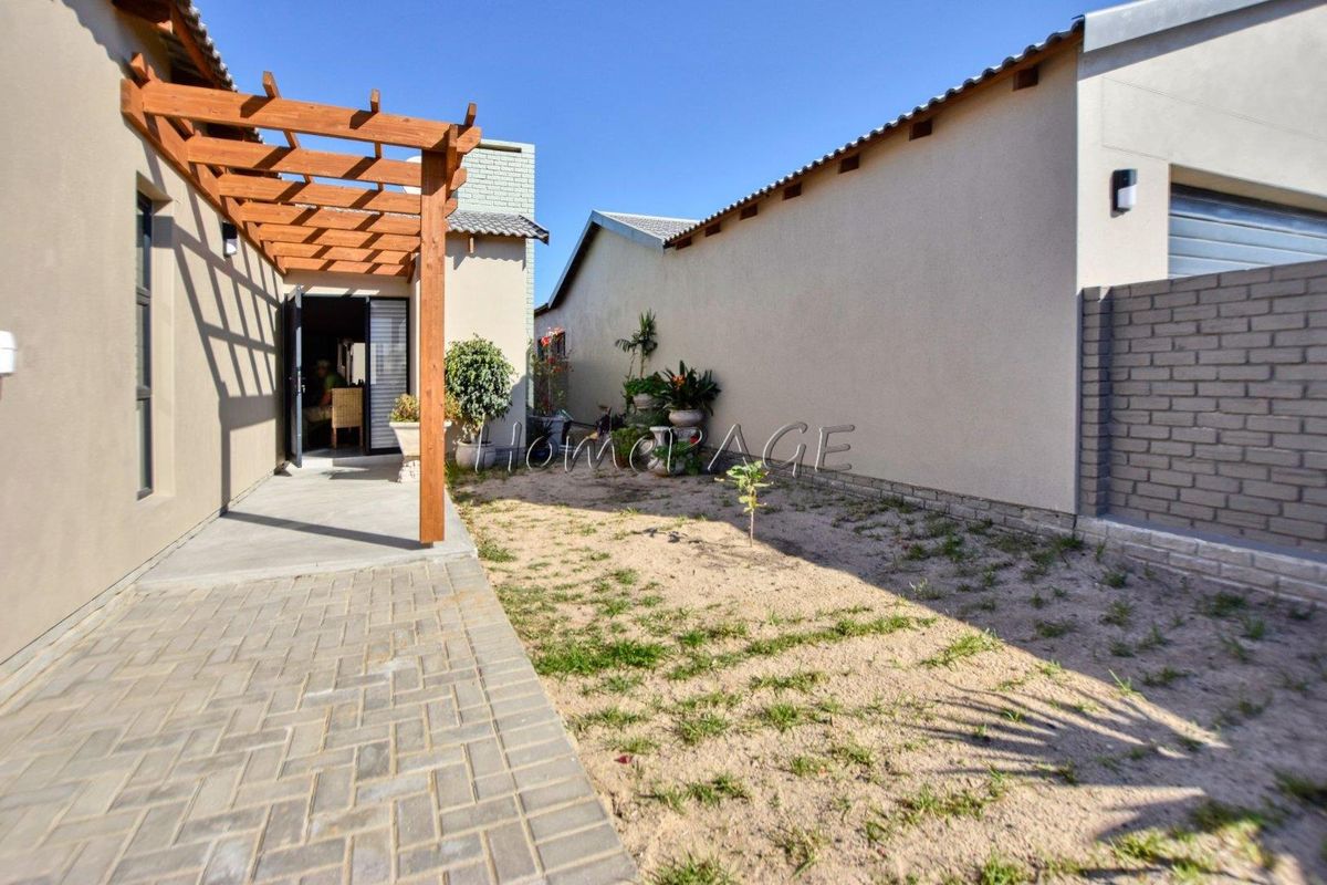 Ext 15, Swakopmund:  3 Bedr Townhouse in popular Dunescape is for Sale - Photo 2