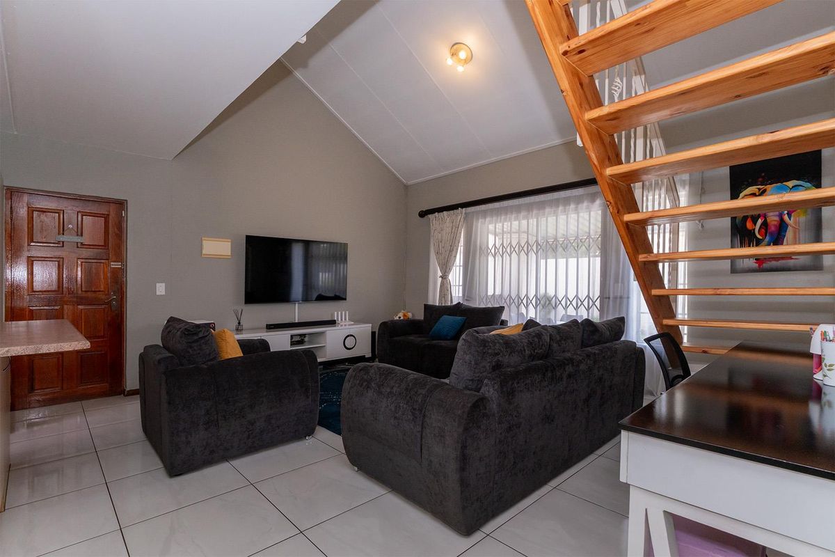 Secure Free-Standing 3 Bedroom Home in Sought-After Estate Terenure - Photo 4