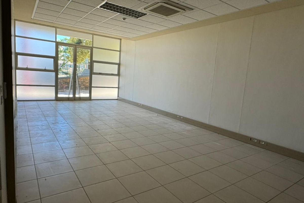 MODERN OFFICES TO LET - Photo 4