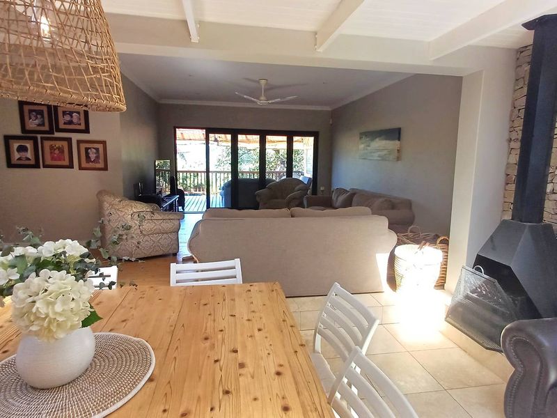 Tranqual family home with uninterupted views toward Nahoon Beach - Photo 7