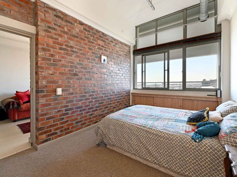 Apartment with Views and Strong Investment Appeal in Upper East Side - Photo 8