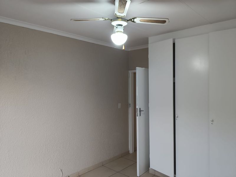 2 Bedroom first floor, with spacious/private balcony in great Complex - Photo 7