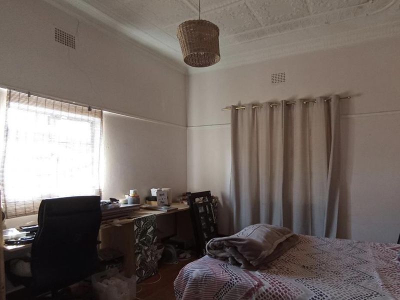 Charming 3-Bedroom Family Home with Pool, Garden, Flatlet & Double Garage - Photo 9