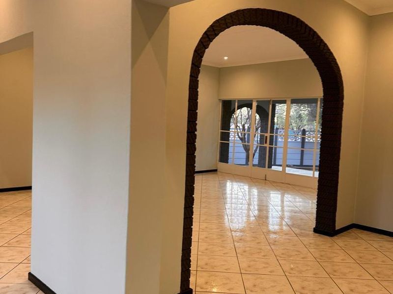 3x Bedrooms House with Flats For Sale in Tsumeb With 2x Bedrooms Flat - Photo 10