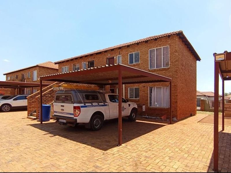 Charming Family Home with Ample space and Ideal Location - Photo 7