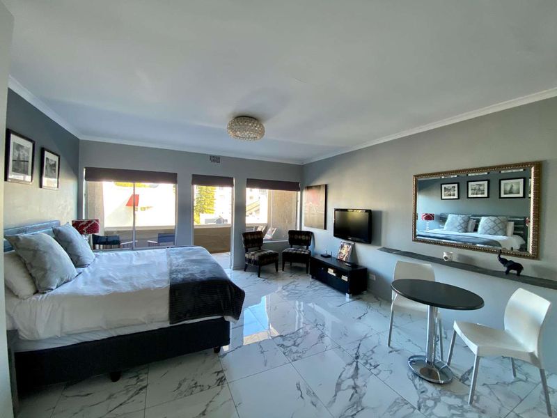 Top Floor Studio Apartment - Photo 4