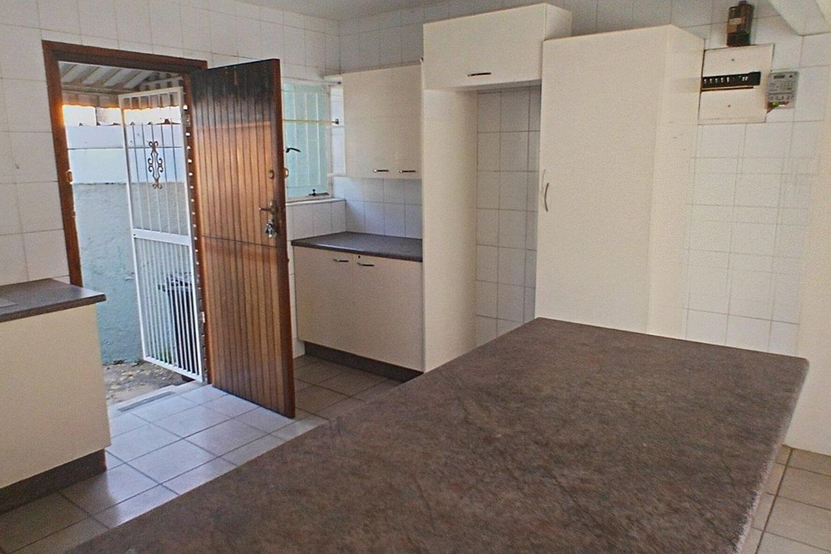 "Invest or Nest: Perfect Birchleigh Townhouse Awaits You!" - Photo 3