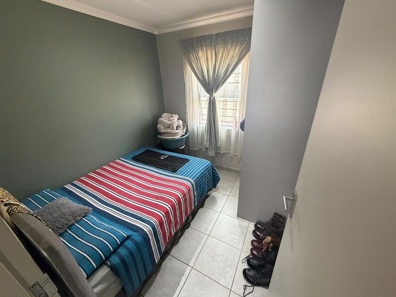 A modern 3 Bedroom house for sale in Lotus Garden. - Photo 10