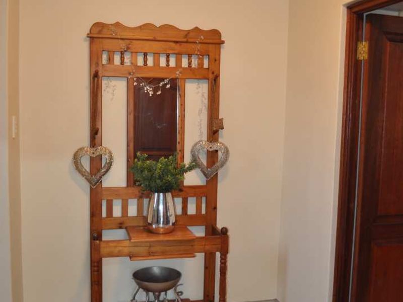 UPMARKET HOME FOR SALE IN SECURITY ESTATE N FAERIE GLEN - Photo 4