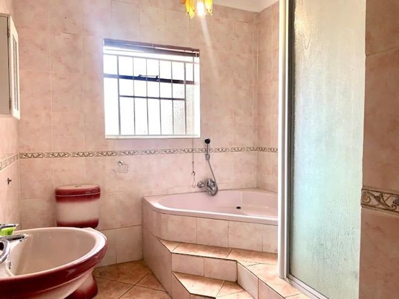 MUCH LOVED FAMILY HOME IN SOUGHT AFTER STREET - Photo 10