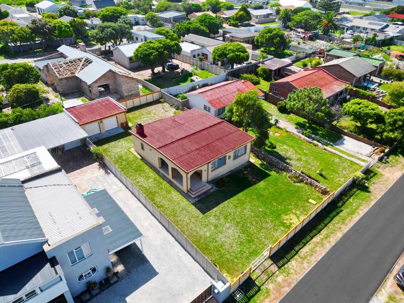 Charming Family Home in Sandbaai - Photo 2