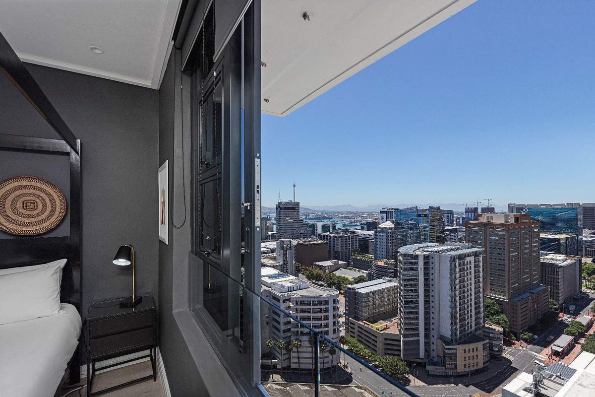 Airbnb money maker, high above the City lights of Cape Town! - Photo 2