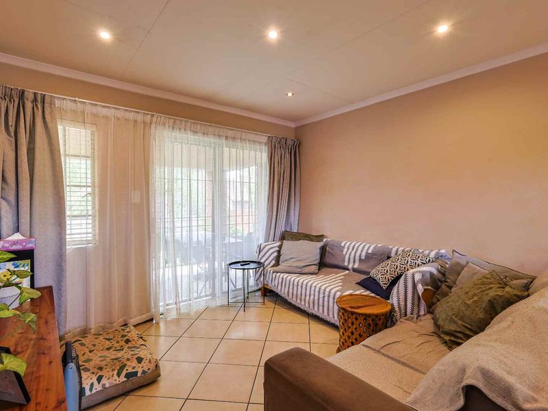 Spacious 3-bedroom townhouse available to rent. - Photo 5