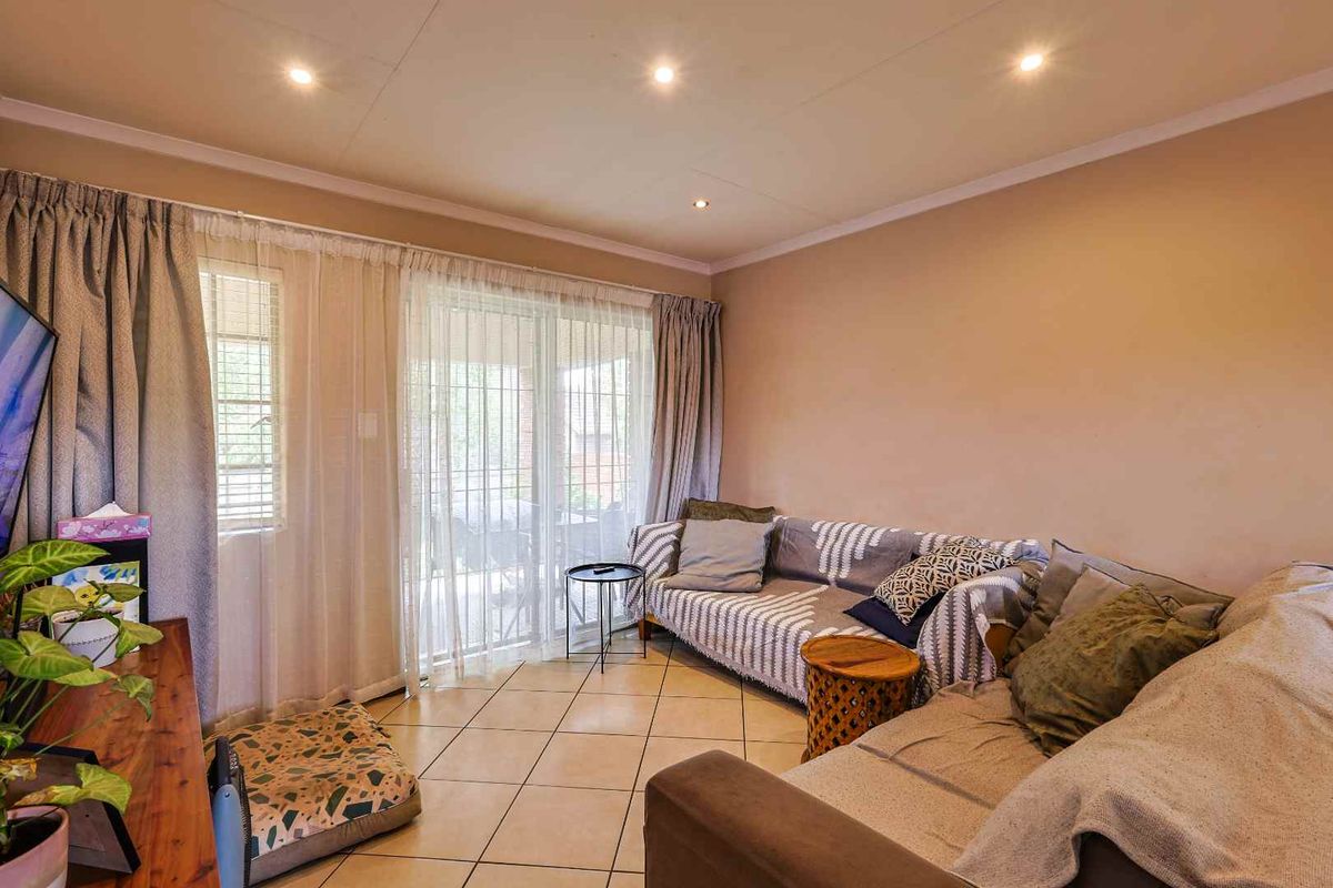 Spacious 3-bedroom townhouse available to rent. - Photo 5