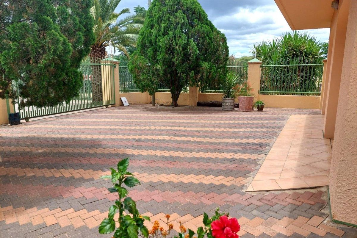Below Valuation | 3 Income Units | Erospark Corner Property | N$ 5.85m - Photo 4