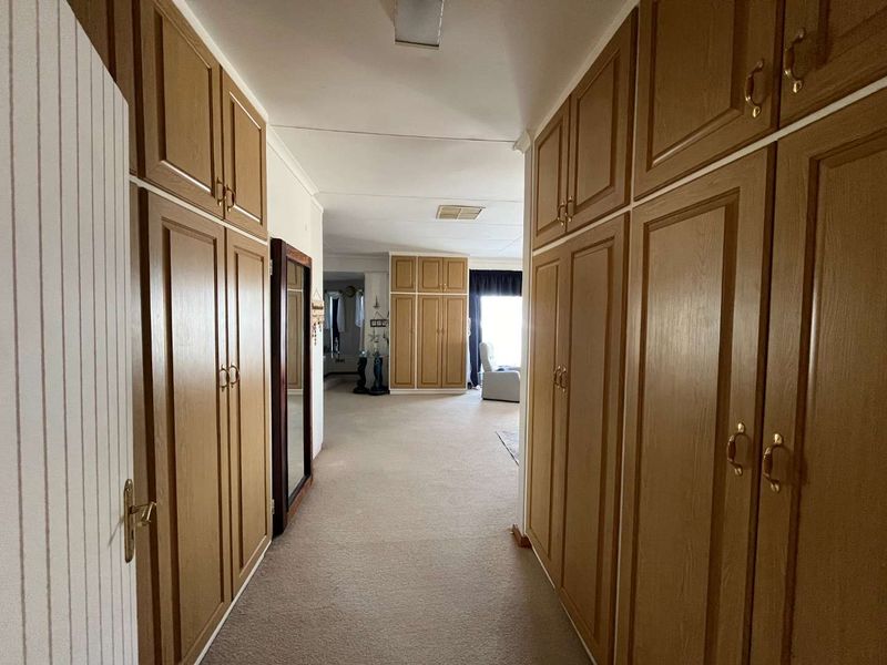 Impressive Family Home with Spectacular Views in a Prime Location - Photo 9