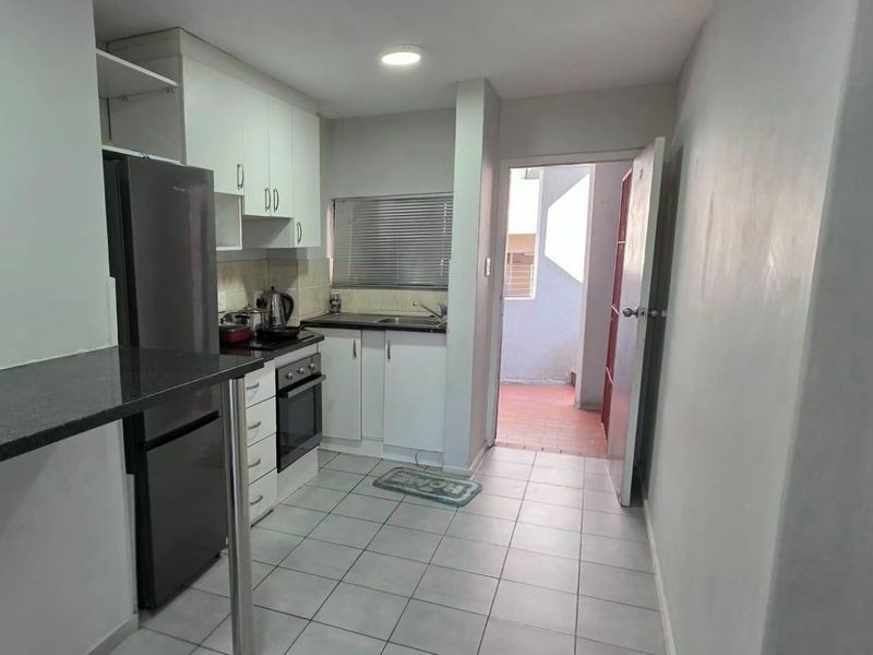 Modern 1 Bedroom Flat - Photo 2