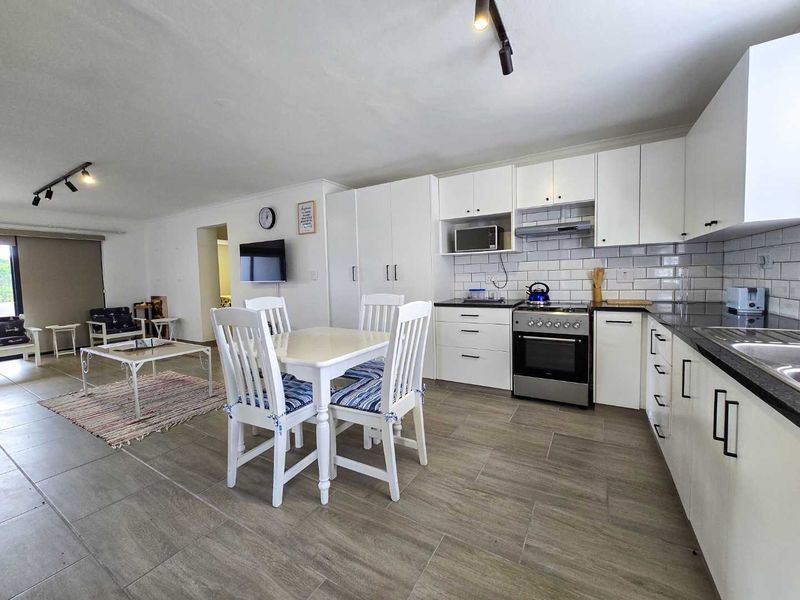 Charming  two bedroom ground floor unit for sale in Stilbaai-Wes. - Photo 3