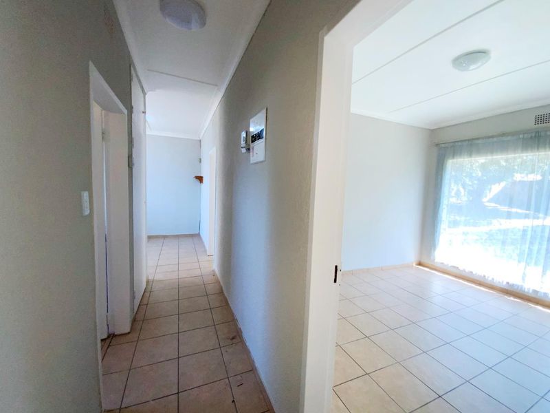 Well maintained Home - Photo 9