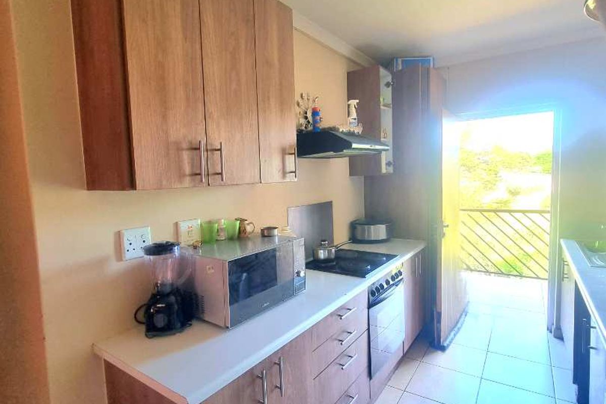 APARTMENT FOR SALE IN LUXURY HILL, SOWETO - Photo 5