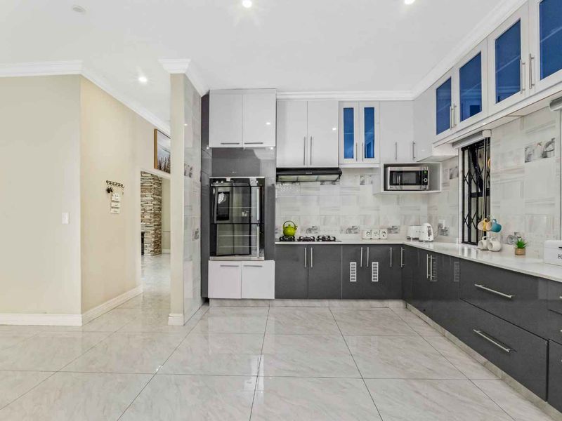 FIVE BEDROOM FAMILY HOME FOR SALE IN RIVONIA - Photo 8