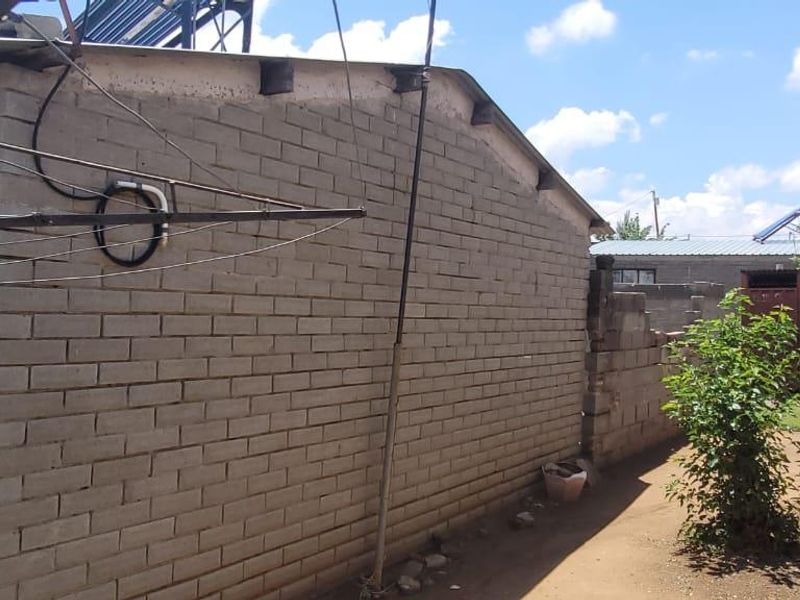 FOUR ROOM HOUSE WITH SUN GEYSER. ANOTHER TWO ROOMS AT BACK ALREADY IN PROGRESS. - Photo 5