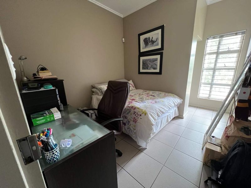 ATTRACTIVE TOWNHOUSE WITHIN A VERY CENTRAL LOCATION - Photo 6