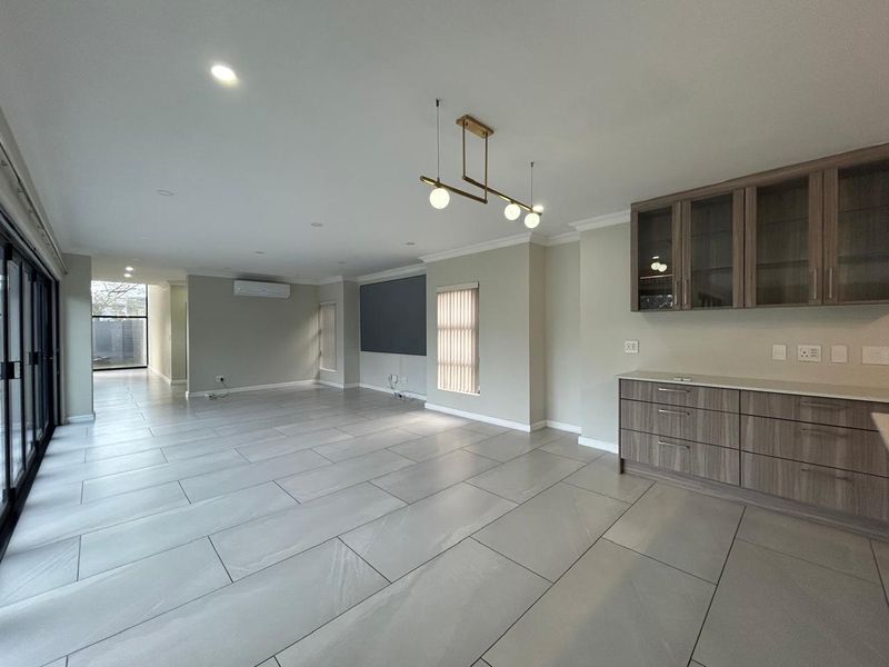 Luxurious 4-Bedroom Home in Sagewood Estate - Photo 6