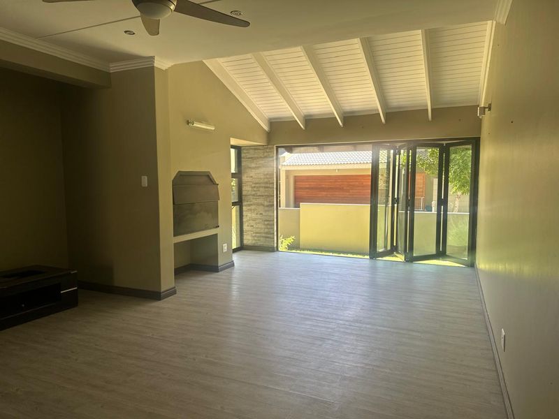 Townhouse in Woodlands - Where Everyone Wants to Live - Photo 7