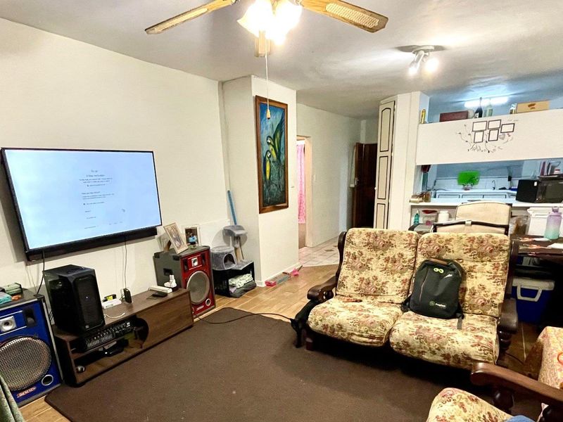 Townhouse for first time home buyers or investment - Photo 4