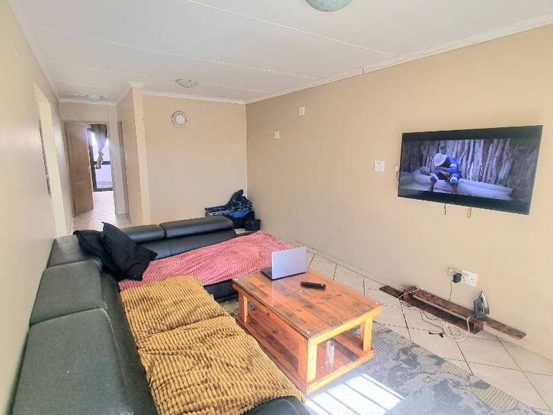 SPACIOUS TOWNHOUSE FOR SALE - Photo 9