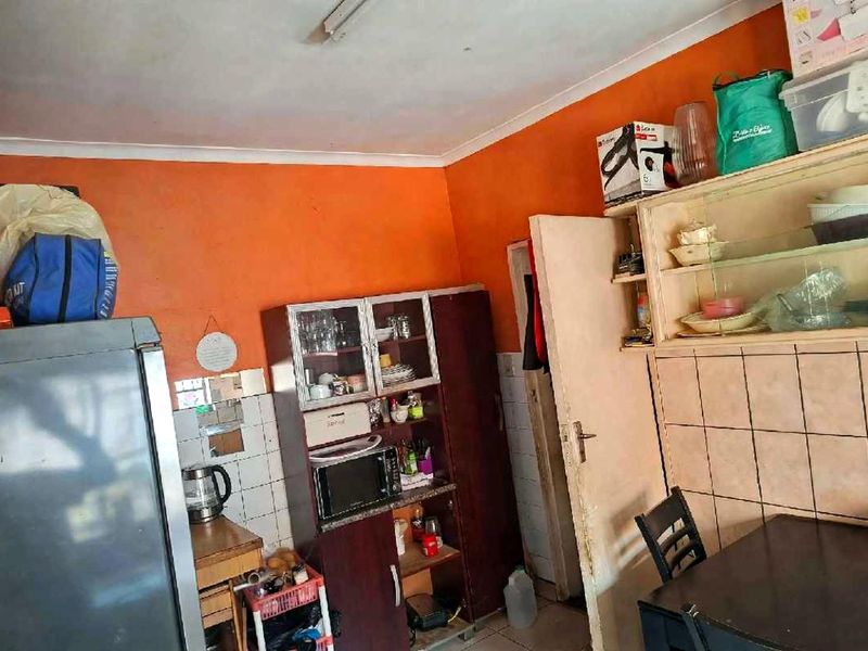 Turffontein Corner Stand  3 Extra Rooms with Investment Potential - Photo 5