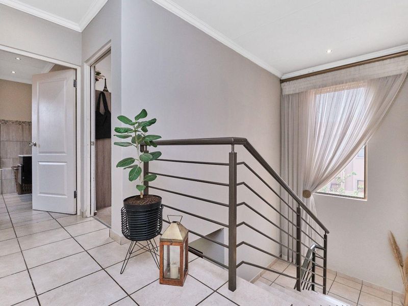 Spacious Open Plan Living for the Decerning Young Executive - Photo 8