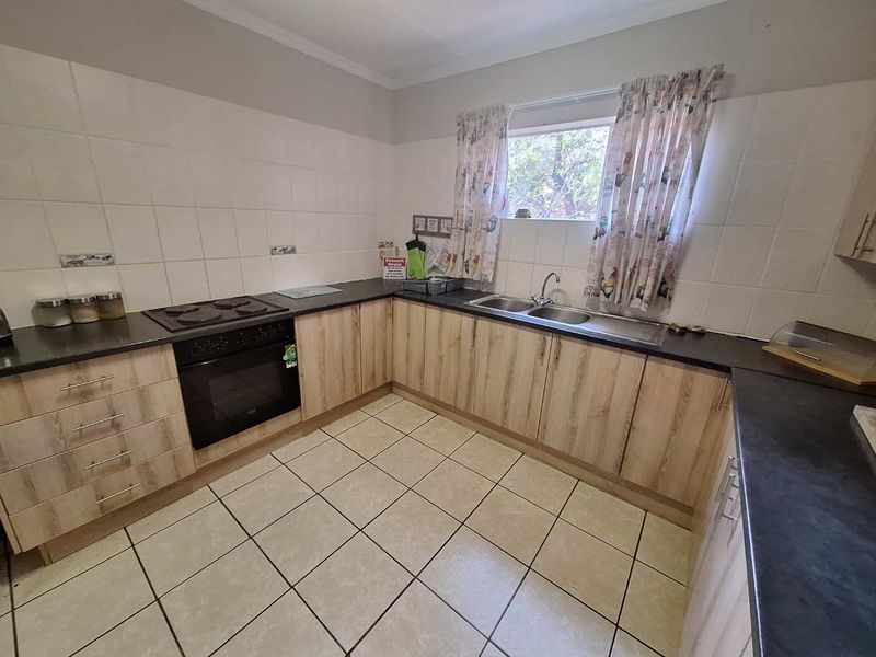 Modern Elegance - Entertain and Relax in Style - Photo 5