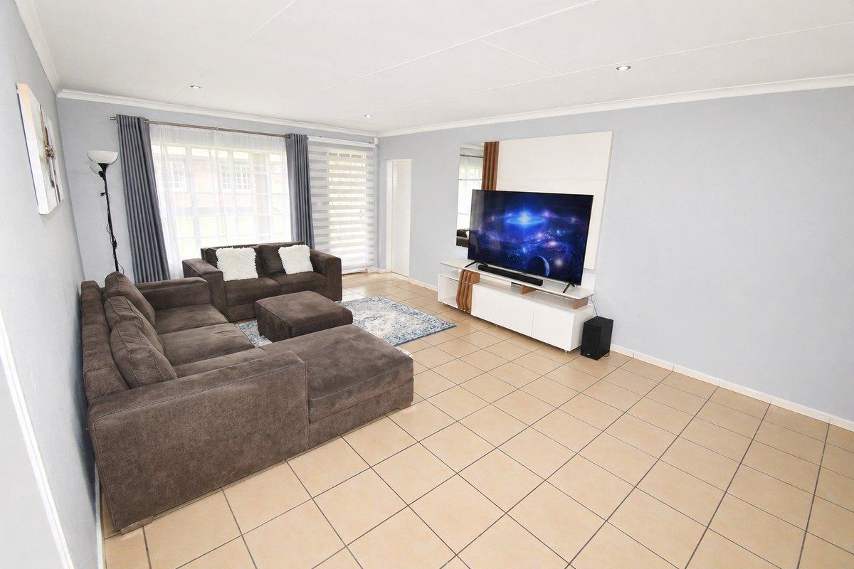 Modern Simplex Townhouse - Photo 3