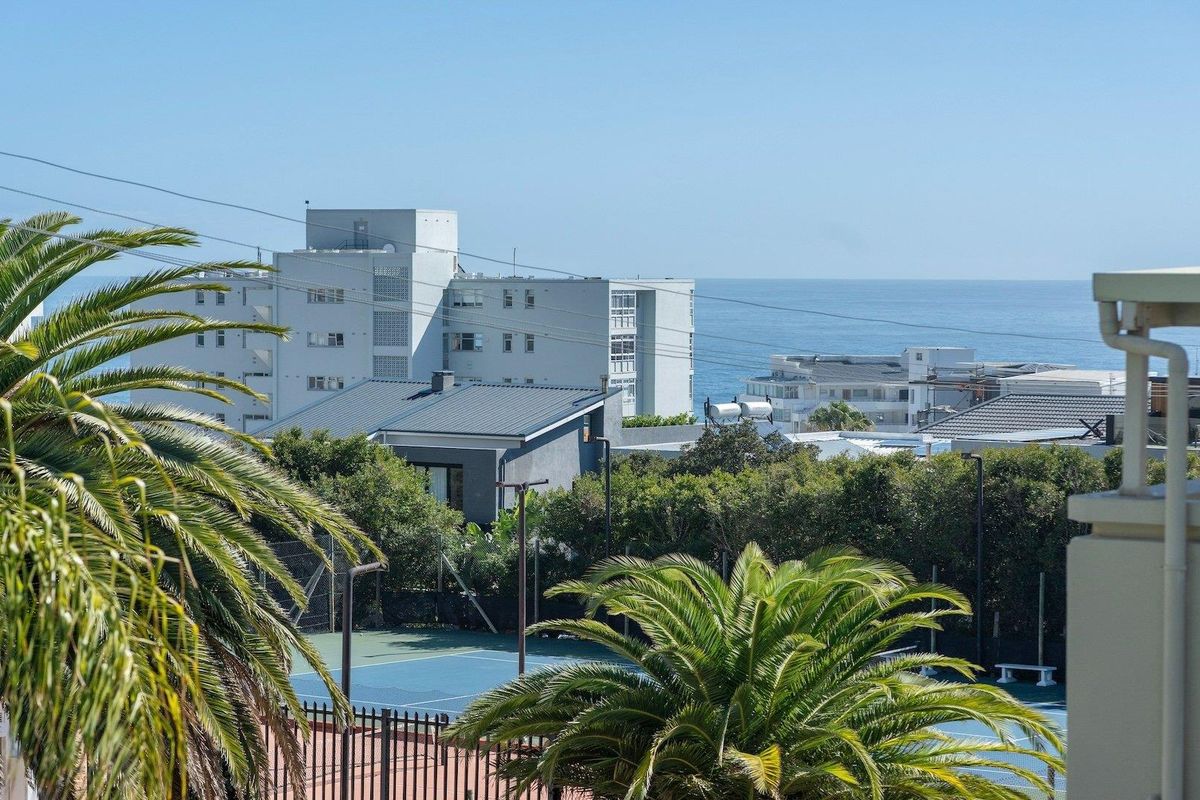 Spacious Family Home & Development Opportunity in Bantry Bay - Photo 3