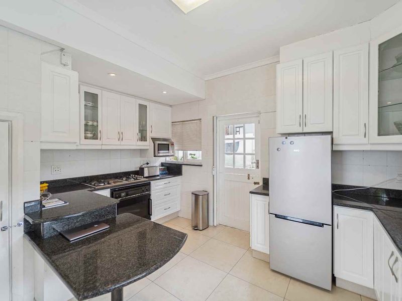 Exclusive Camps Bay Property for Sale - Photo 9