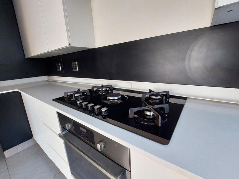 Spacious and modern, 1 bedroom, 1 bathroom apartment available in Killarney - Photo 6