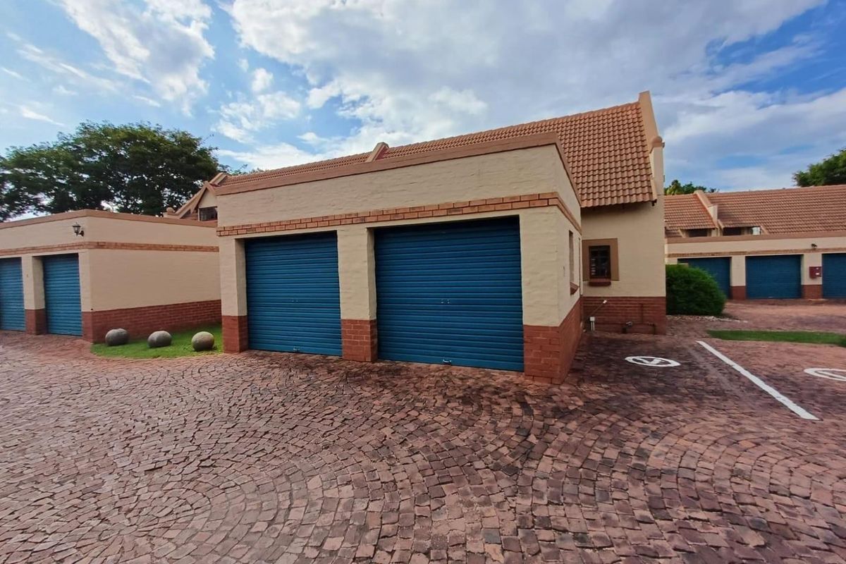 3 Bedroom 2 Bathroom for sale - Photo 2