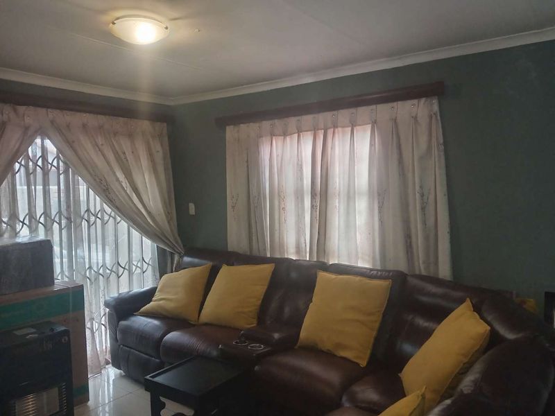 THREE BEDROOM HOUSE TO RENT IN WINDMILL PARK EXT 12 - Photo 5